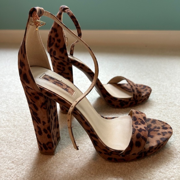 Cheetah print high heels - Picture 3 of 8